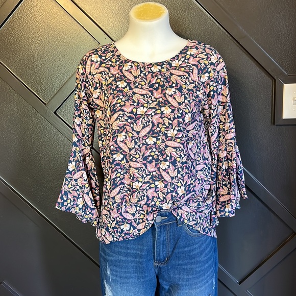 LC Lauren Conrad Tops - LC LAUREN CONRAD Bell Sleeve Print Top Size Small